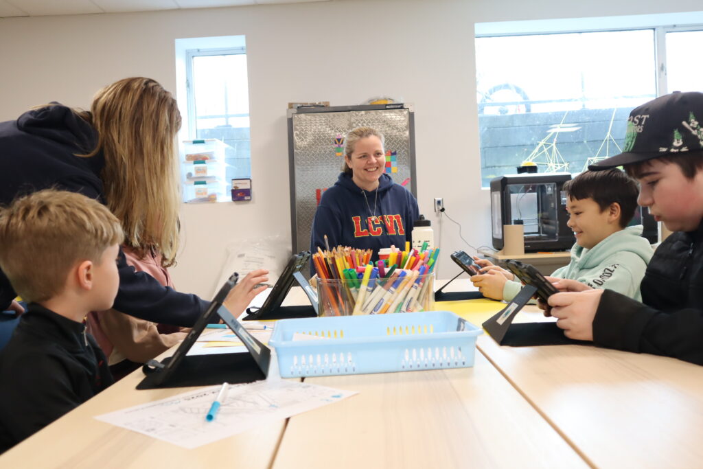 students-in-lindsay-makerspace
